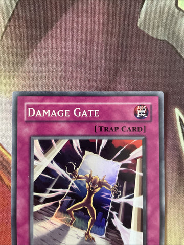 TSHD-EN070 Damage Gate Super Rare Yugioh Card unl Edition (back)