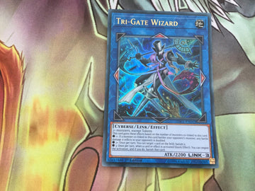 SDCL-EN042 Tri Gate Wizard - Ultra Rare 1st Edition YuGiOh