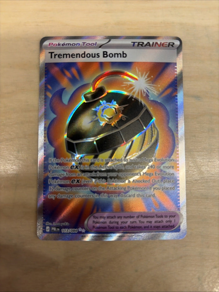 Tremendous Bomb 113/084 Me05: Pitch Black Holo