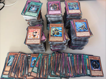 yugioh old bulk collection (from around 2010-2016) 2000 cards with 100+ holos