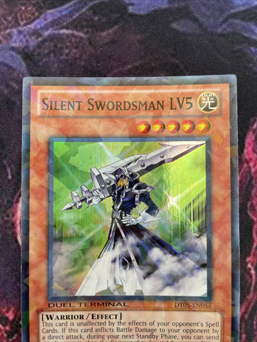 DT05-EN056 YuGiOh Silent Swordsman LV5 Super Rare Duel Terminal (back)