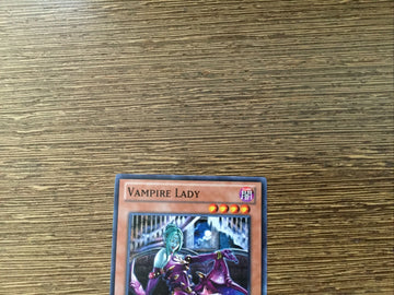 GLD5-EN014 Vampire Lady Limited Edition Yugioh (back)