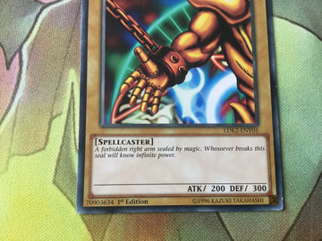 LDK2-ENY05 RIGHT ARM OF THE FORBIDDEN ONE Common 1st Edition Yugioh (back)