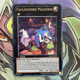 CBLZ-EN053 Slacker Magician Rare GERMAN 1st Edition NM Yugioh Card