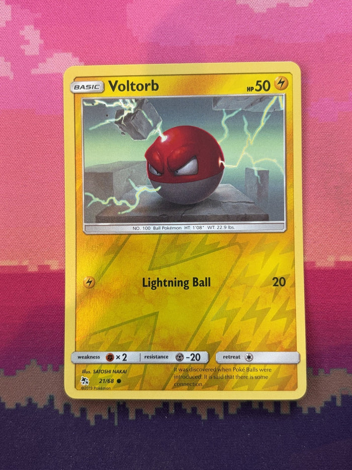 Pokemon Card Voltorb Hidden Fates Reverse Holo 21/68 Near Mint