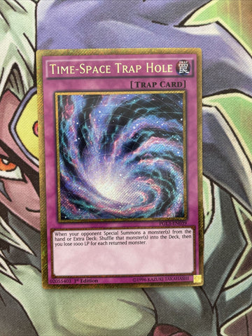 PGL3-EN039 Time-Space Trap Hole Gold Rare 1st Edition NM Yugioh
