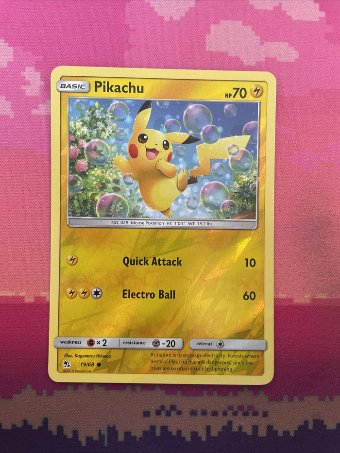 Pokemon Card Pikachu Hidden Fates Reverse Holo 19/68 Near Mint